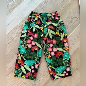 Anthropologie Chepé Italy colorful floral capri’s EUC